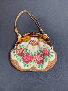 lot 61 image: Vintage Beaded Floral Purse with Tortoiseshell Frame