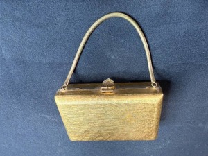lot 73 image: Vintage Gold Tone Metal Evening Clutch Purse