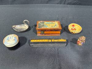 lot 24 image: Collection of 6 Small Vintage Decorative Boxes and Trinkets