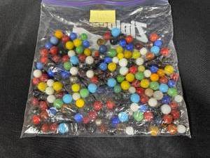 lot 33 image: VTG Bag of 1.14 lbs of Mixed Vintage Glass Marbles