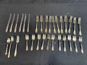 lot 55 image: Vintage Silver Plate Flatware Set - Forks, Knives, Spoon