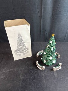 lot 152 image: Dept 56 Heritage Village Collection Town Tree Porcelain Accessory Set of 5