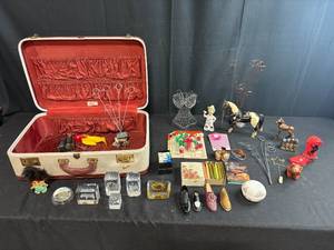 lot 154 image: Assorted Vintage Collectibles and Trinkets with Samsonite Suitcase
