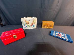 lot 137 image: Collection of 4 Vintage Handbags and Purses including Chimayo and Collins of Texas