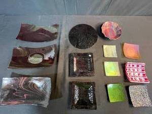 lot 211 image: Collection of Art Glass Decorative Plates and Trays