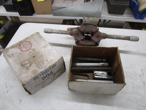 lot 282 image: Ridgid 504 1-2 Quick Opening Pipe Threader