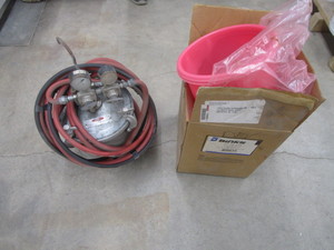 lot 295 image: Binks Pressure Pot & 3 Liners