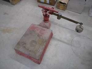 lot 307 image: Balance Scale 10x14 Bed