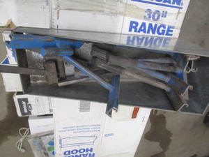 lot 312 image: Ductmate Cleat Tools