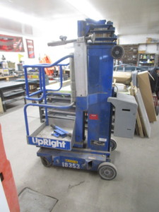 lot 5 image: Upright Inc Portable Lift (needs hydraulic work)