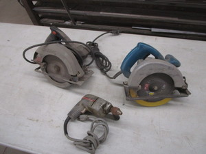 lot 32 image: Saws & Drill