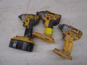 lot 36 image: DeWalt 18v Drivers