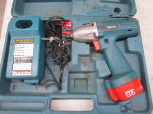 lot 62 image: Makita 12v 12 Impact