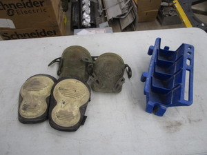 lot 85 image: Knee Pads & Ladder Tool Tray