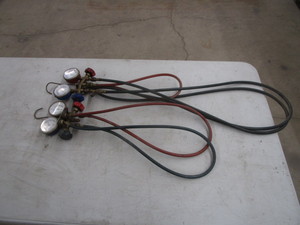 lot 191 image: Refrigerant Charging Manifold Gauge & Hose Set