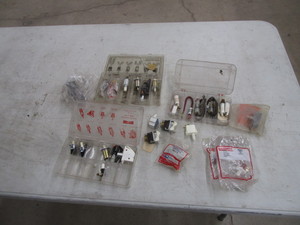 lot 221 image: Appliance Switches & lights