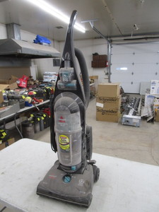 lot 231 image: Bissel Vacuum Cleaner