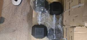 lot 2 image: A lot of a Pair of 15LB Rubber Hex Dumbbells ( NEW)