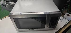 lot 122 image: Microwave from a shutdown Hotel. Dimension 19L x 13W x 11H