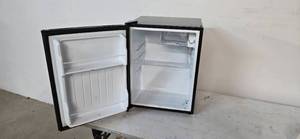 lot 123 image: Avanti Mini Fridge with Freezer and a dimension of 19L x 18W x 24H