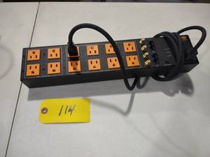 lot 114 image: Watt Box Power Strip, WB-400-VCE-12...