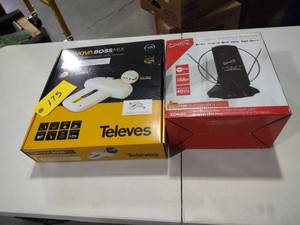 lot 175 image: (2) Antennas...