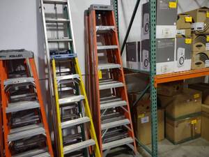 lot 560 image: Keller 8 Fiberglass Step Ladder...