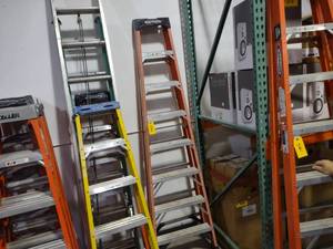 lot 562 image: Werner 8 Fiberglass Step Ladder...
