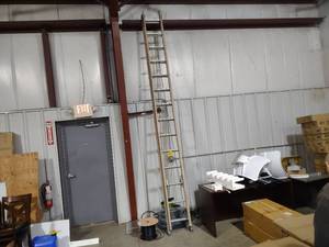 lot 563 image: Keller 28 Fiberglass Extension Lad...