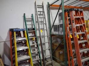 lot 564 image: Keller 20 Aluminum Extension Ladde...