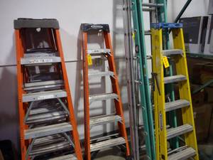 lot 567 image: Werner 6 Fiberglass Step Ladder...