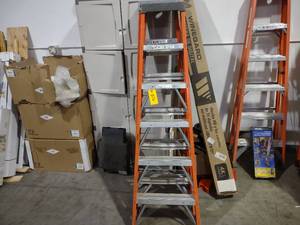 lot 570 image: Keller 6 Fiberglass Step Ladder...