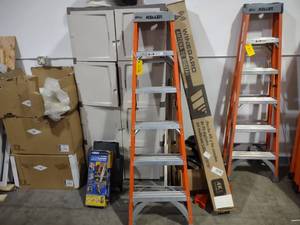 lot 572 image: Keller 6 Fiberglass Step Ladder...