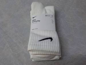 lot 18 image: 3 pair NIKE Everyday White Socks W ...