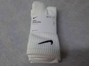 lot 19 image: 3 pair NIKE Everyday White Socks W ...
