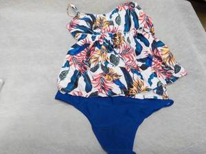 lot 29 image: 2 pc Womens size M Swimsuit from A...