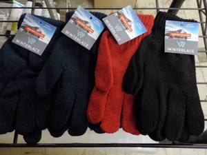 lot 62 image: 4 pair Winterplace Glove Set...