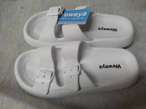 lot 110 image: WEWEYA Slippers size 39...