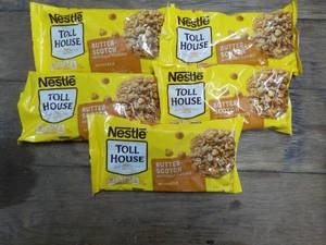 lot 211 image: 5 bags 11 oz Butterscotch Morsels...
