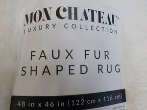 lot 233 image: Mon Chateau Faux Fur Star Shaped Ru...