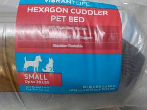lot 240 image: Hexagon Cuddler Pet Bed for Small P...