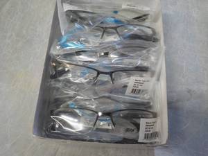 lot 253 image: Steven Tyler 400 Gloves...