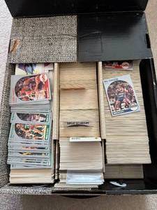 lot 181 image: Bulk 1990 NBA Hoops Basketball Cards