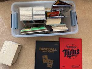 lot 183 image: Misc Baseball Packs, Cards, & Small Binders