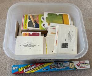 lot 191 image: Misc Baseball Picture Cards and Puzzle Pieces