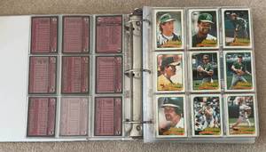 lot 196 image: 1989 Topps Baseball Card Binder