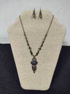 lot 51 image: Unica Victorian Style Necklace & Earring Set