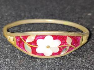 lot 55 image: Abalone Shell Silver Tone Clasp Bracelet