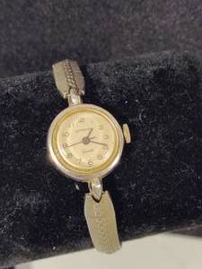 lot 61 image: 10K RGP Bezel Vintage Wittnauer Ladies Watch - Working