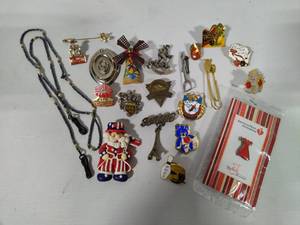 lot 77 image: Lot of Assorted PinsClips